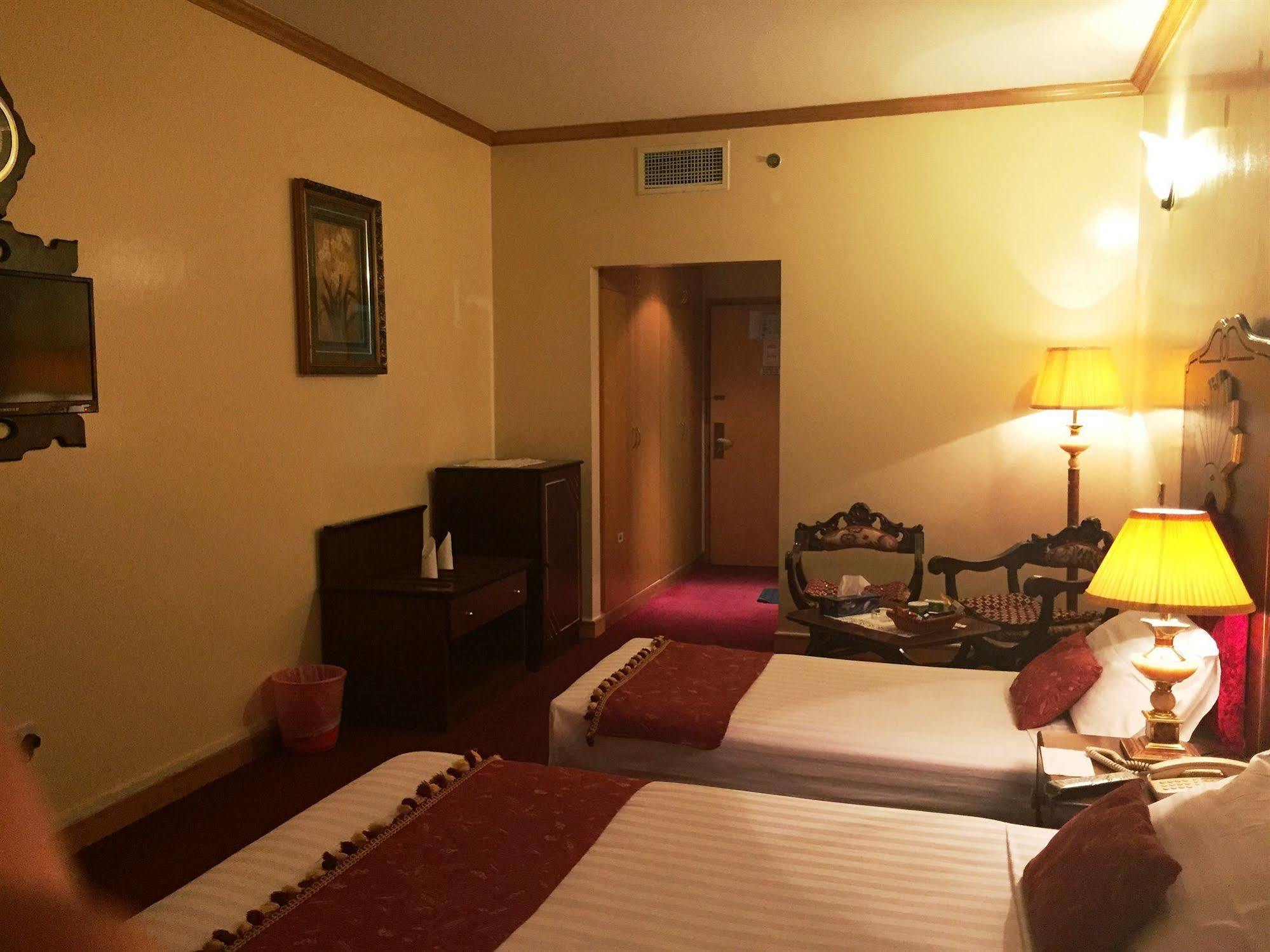 Kings Square Hotel Llc Dubai Exteriör bild